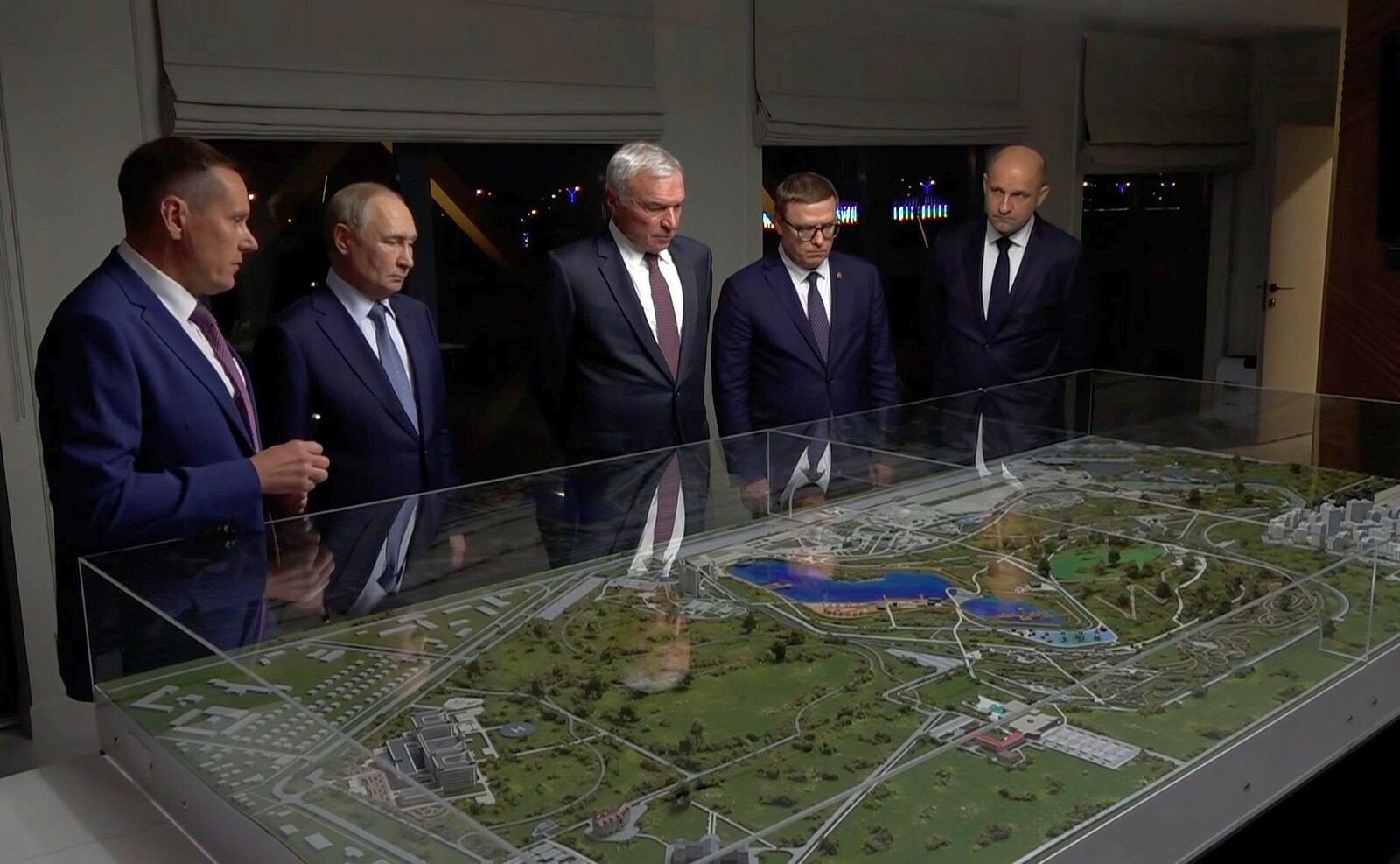 Путин посетил парк «Притяжение» в Магнитогорске