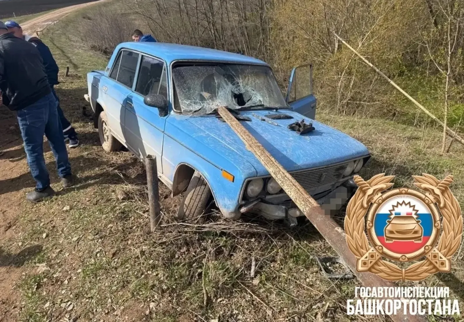 В Башкирии «ВАЗ-2106» наехал на металлическое ограждение: водитель погиб