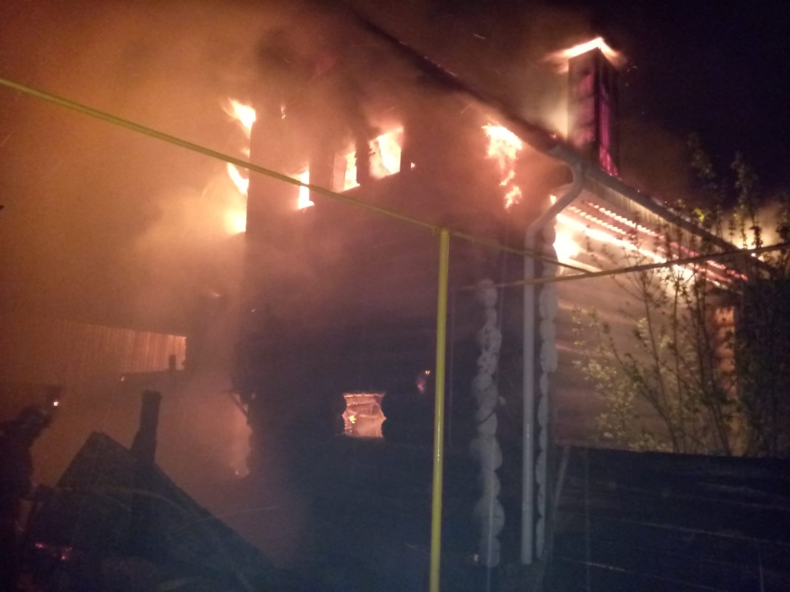 Сегодня ночью в Абзелиловском районе Башкирии сгорела одна из бань комплекса «Банный хутор»