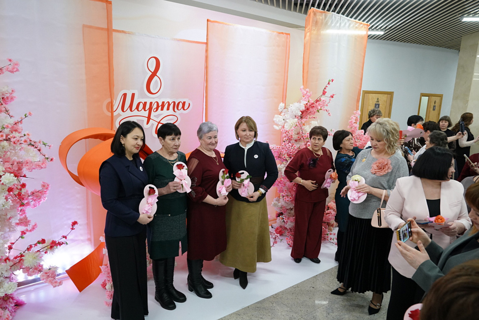 Радий Хабиров поздравил жителей Башкортостана с Международным женским днём