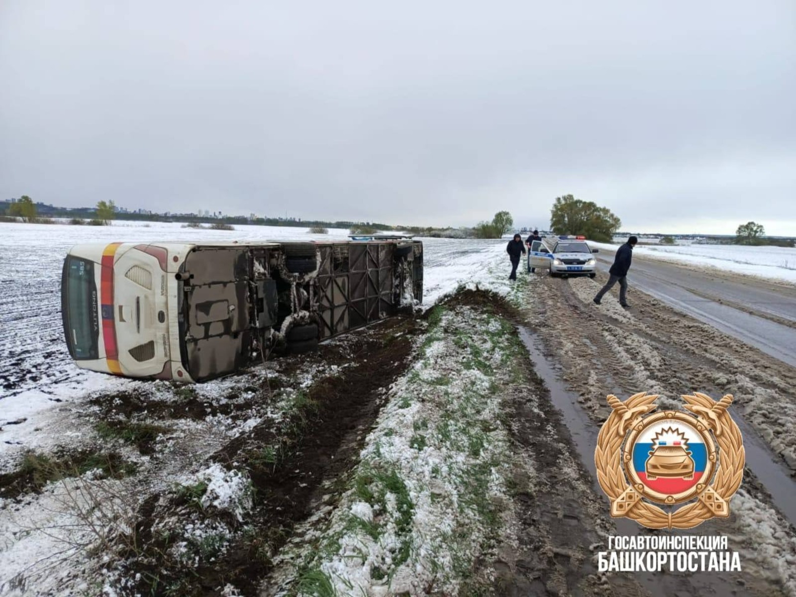 В Башкирии опрокинулся пассажирский автобус