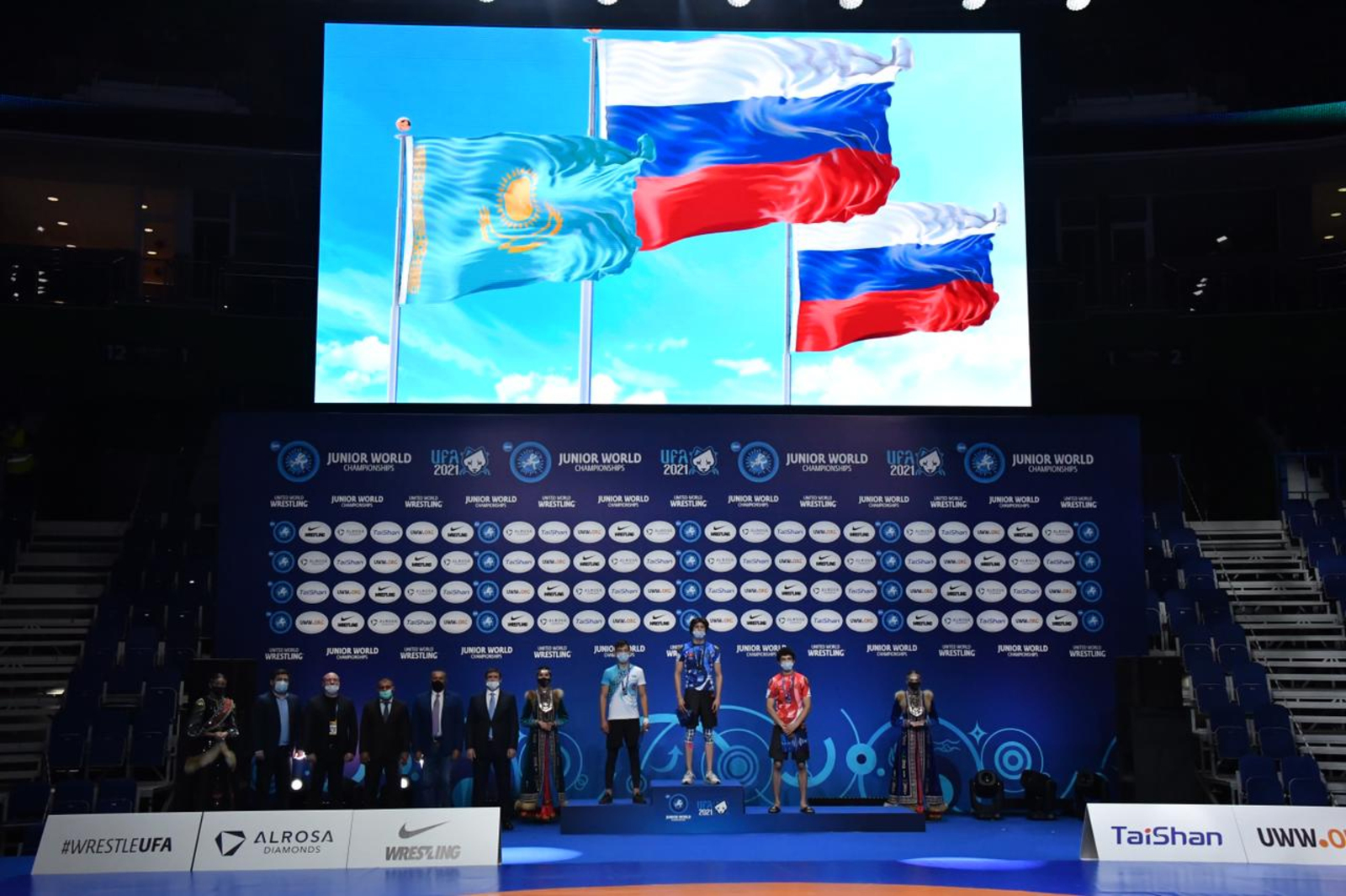 23 раза прозвучал российский гимн в первый день юниорского чемпионата мира по спортивной борьбе в Уфе