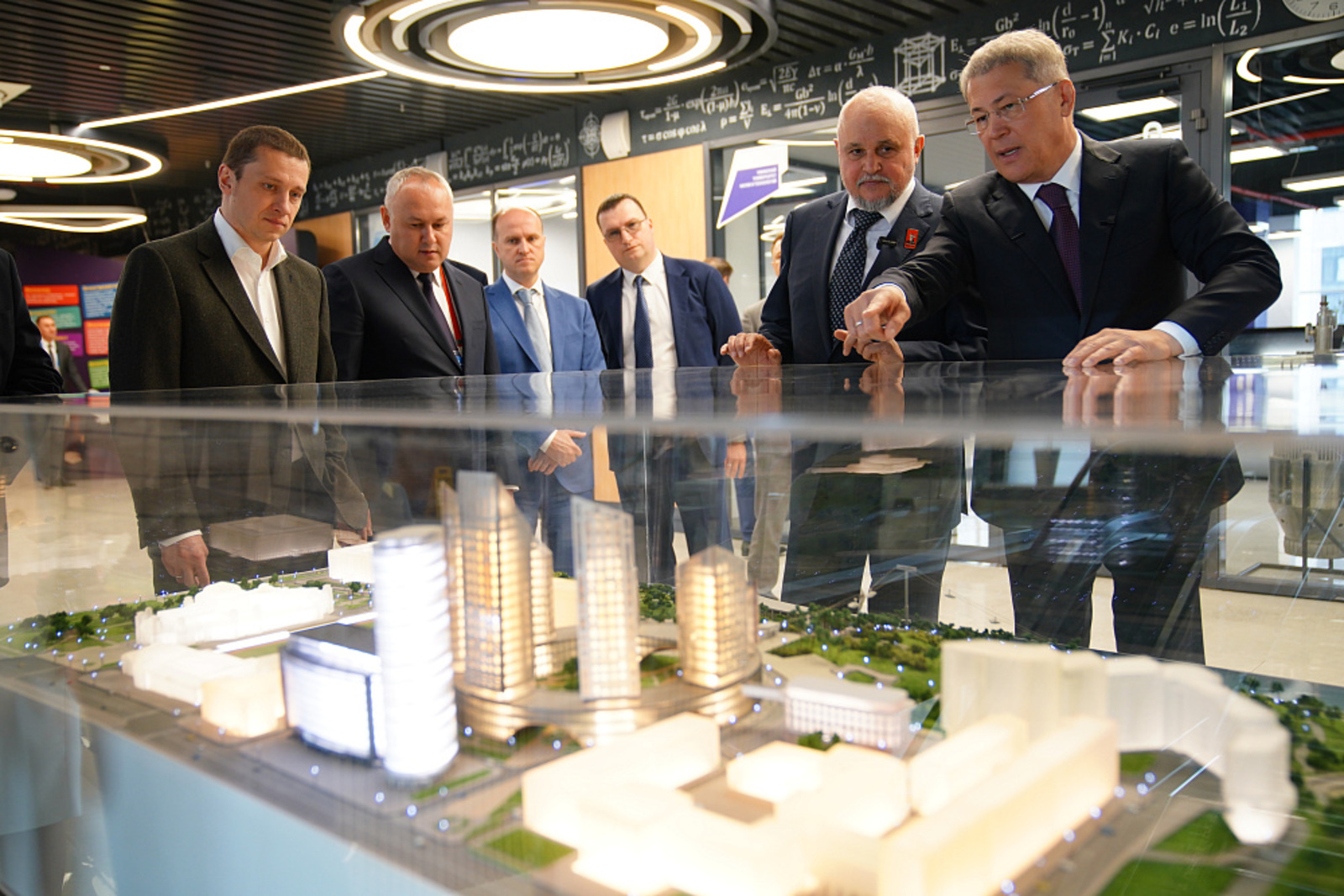 Сергей Цивилев и Радий Хабиров посетили Межвузовский студенческий кампус