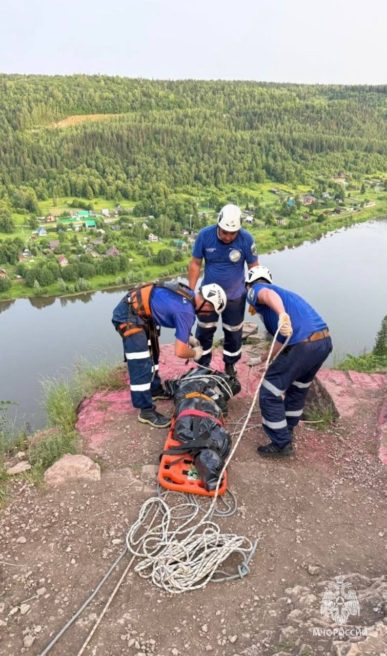 В Башкирии мужчина сорвался со скалы и погиб