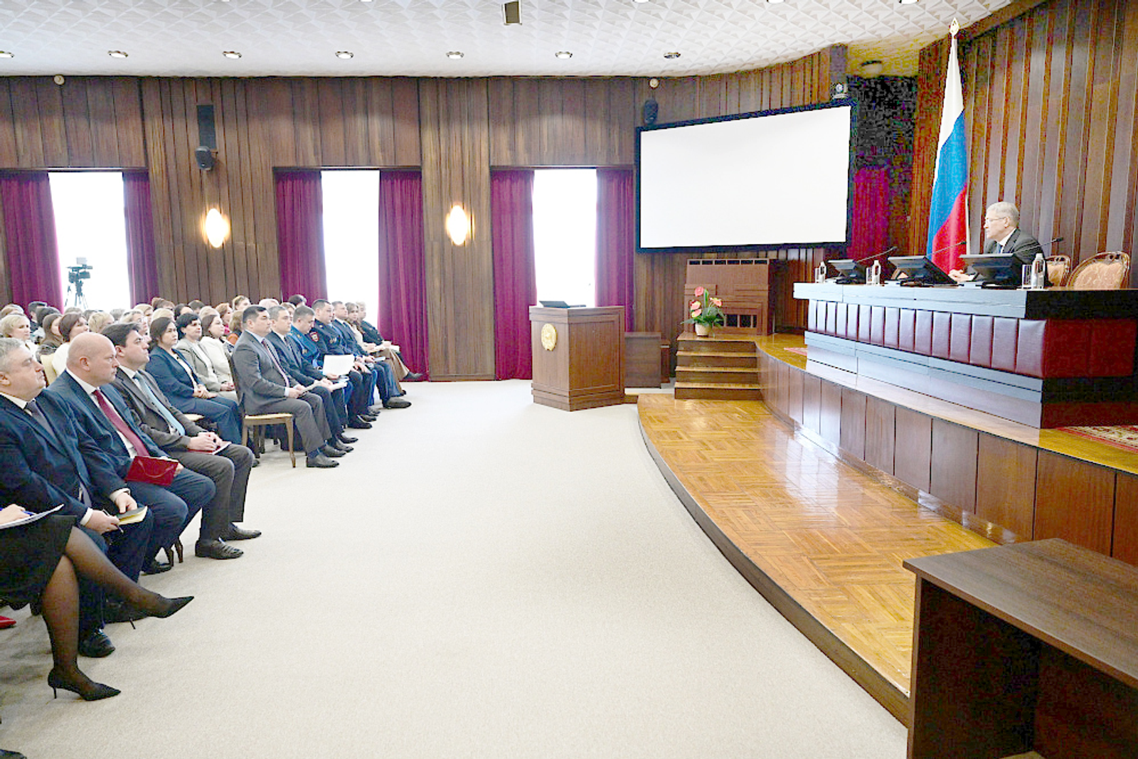 Радий Хабиров встретился с заместителями директоров крупных школ городов региона