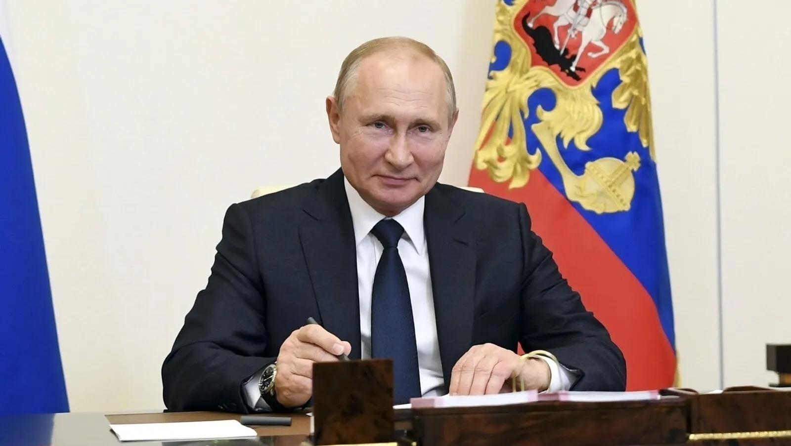 Глава Башкирии поздравил Президента России с днем рождения