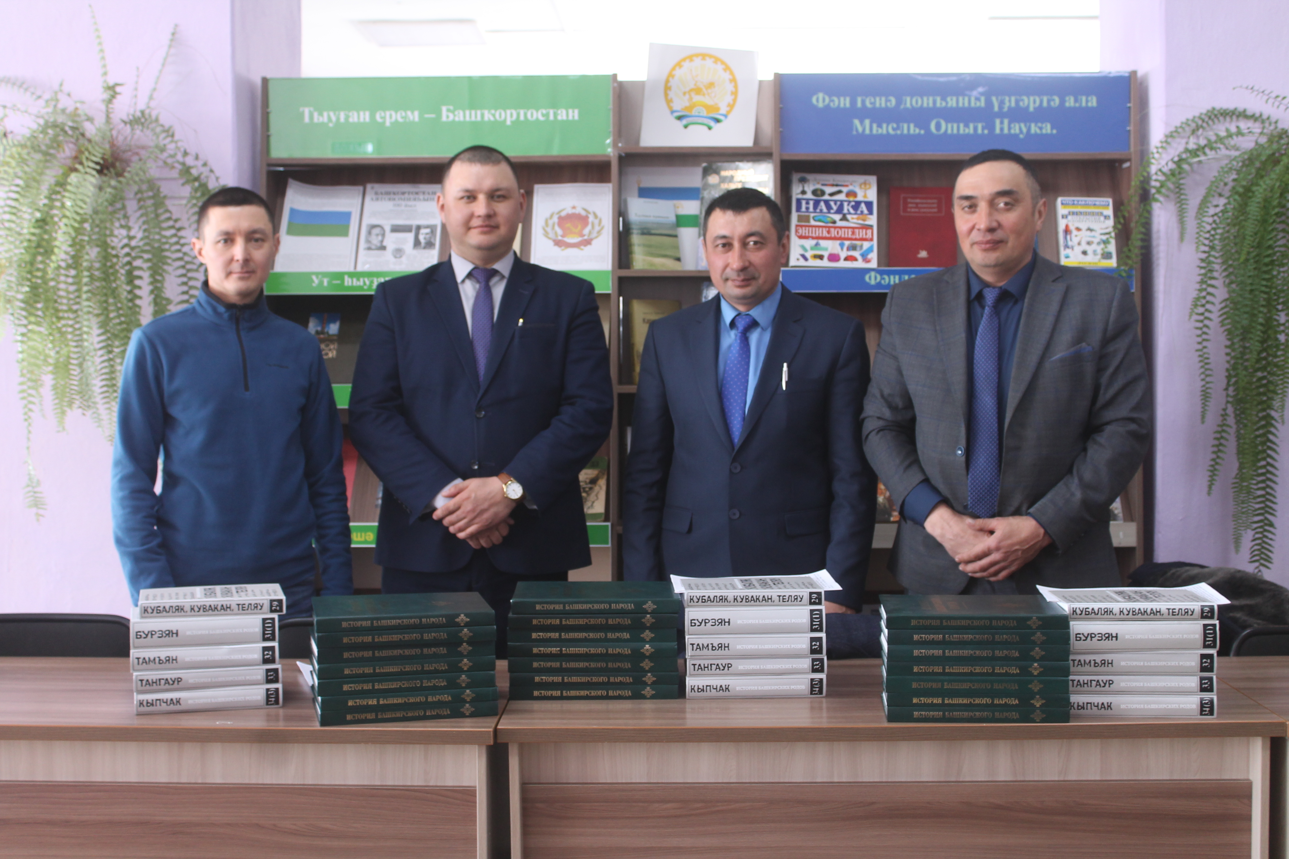 Книги в дар библиотекам и школам Абзелиловского района от Тагира Фаттахова