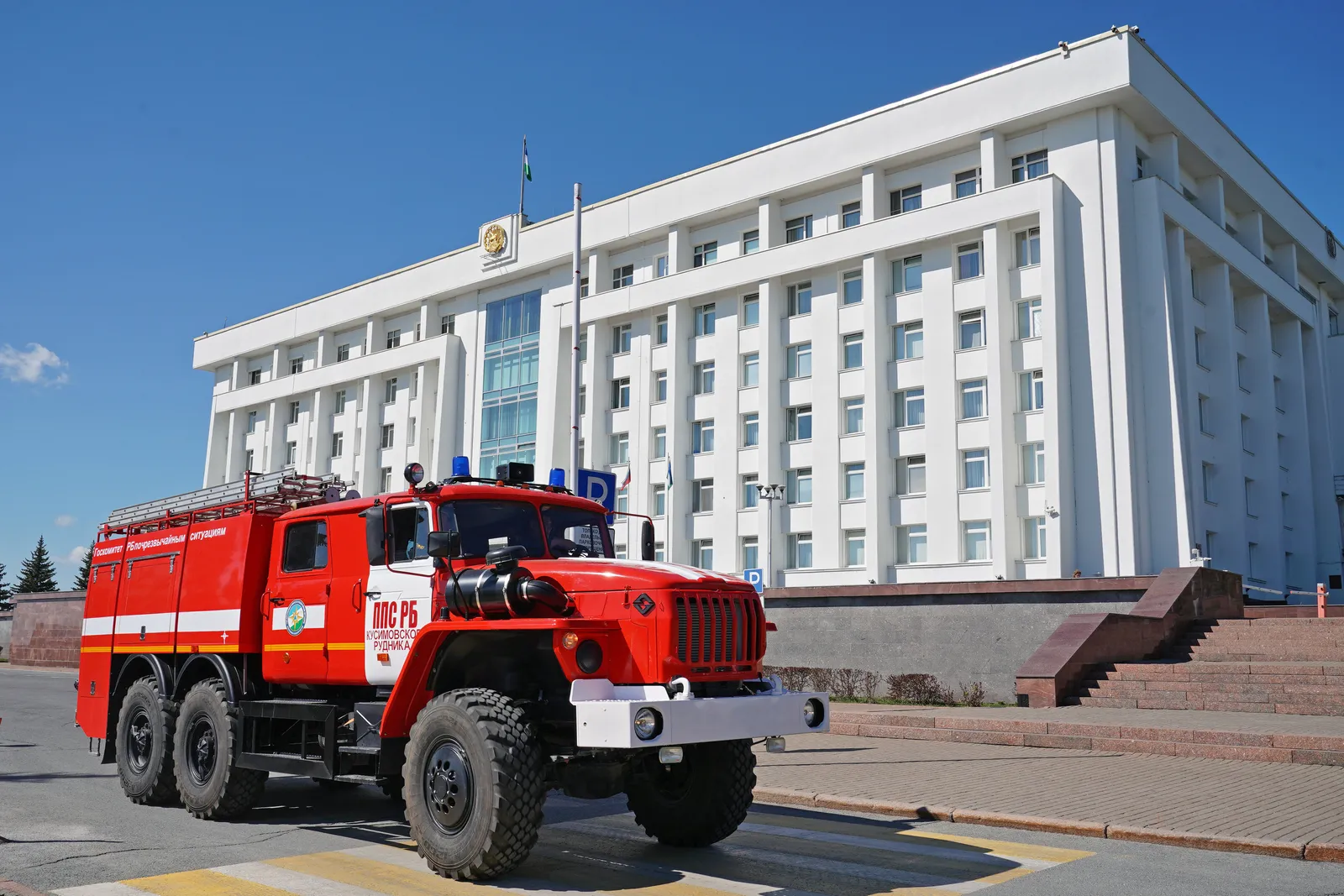 Радий Хабиров поздравил пожарных республики с профессиональным праздником