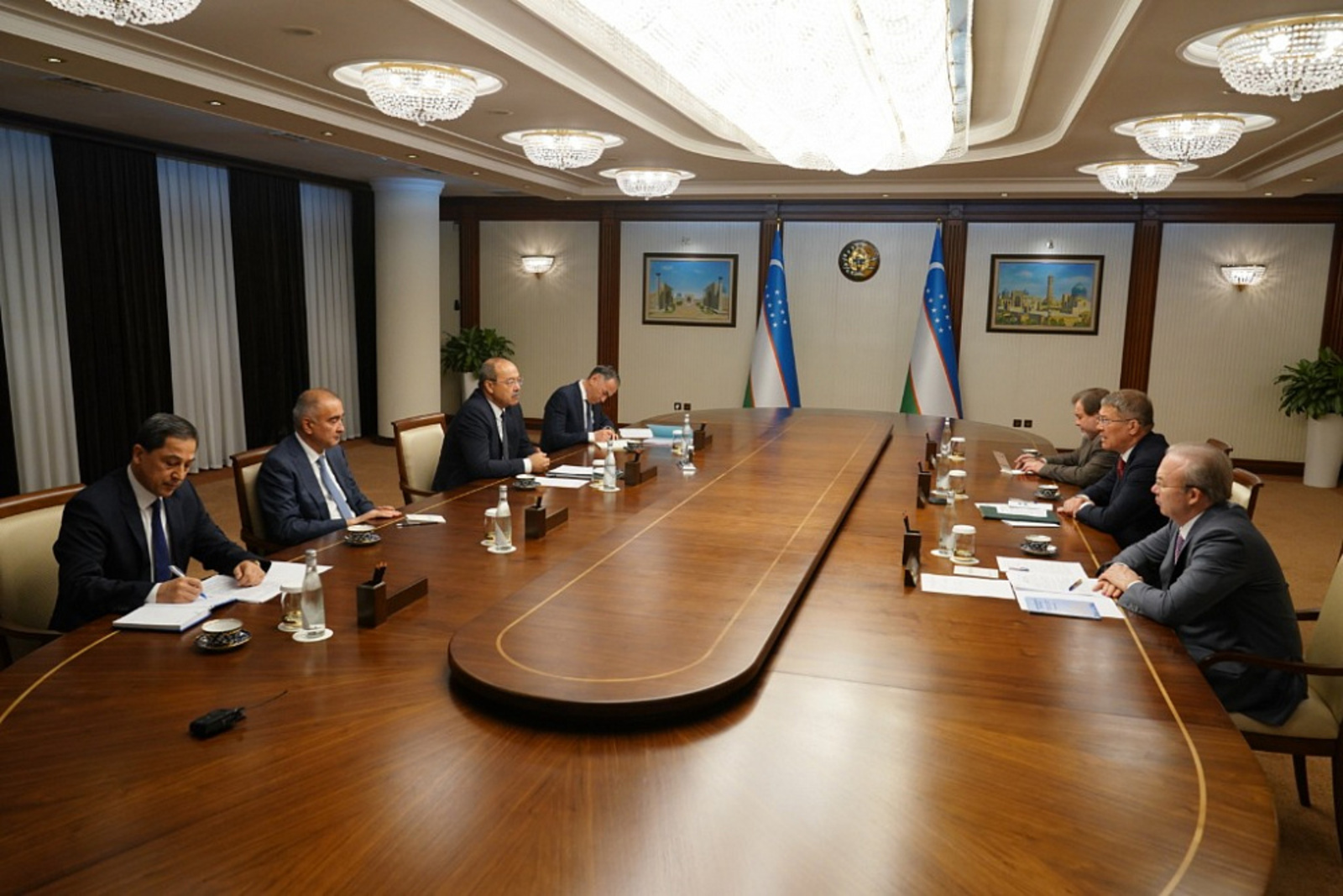 Рабочая встреча Радия Хабирова и Премьер-министра Узбекистана Абдуллы Арипова