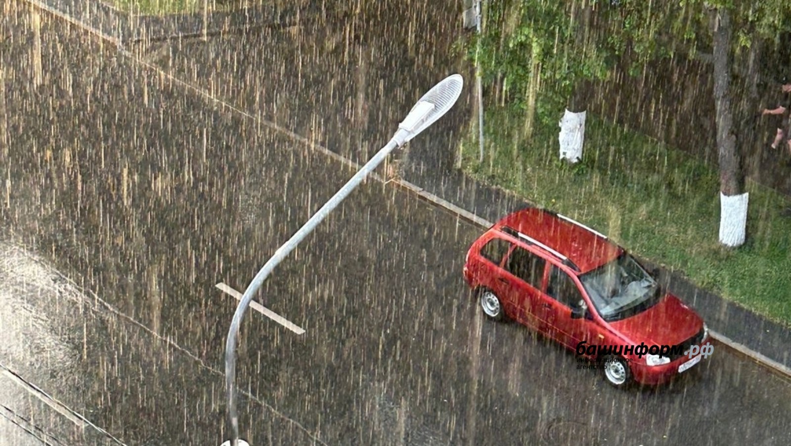 В Башкирии возможны грозы и сильный ветер
