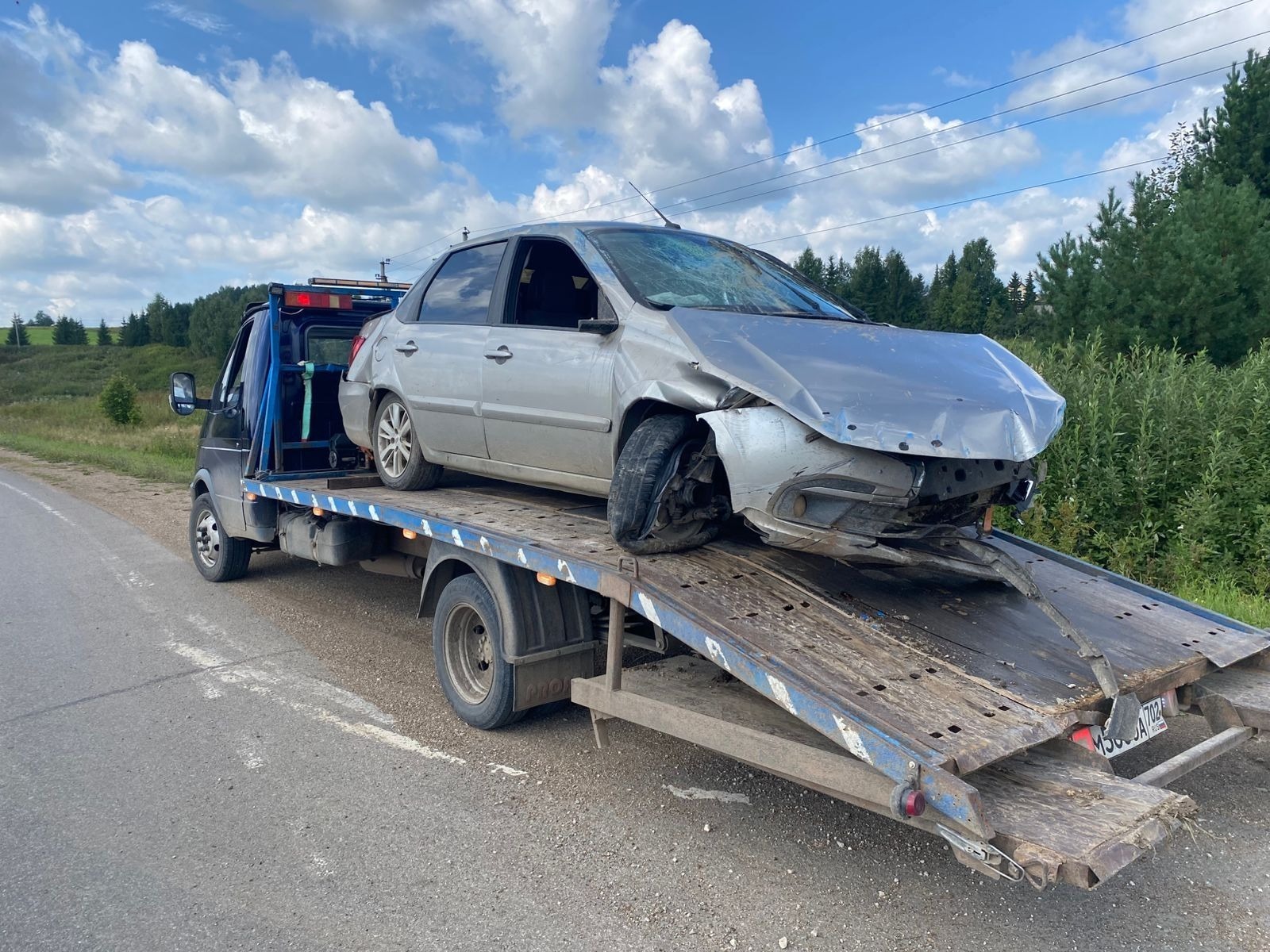 В Башкирии пьяный водитель врезался в здание магазина