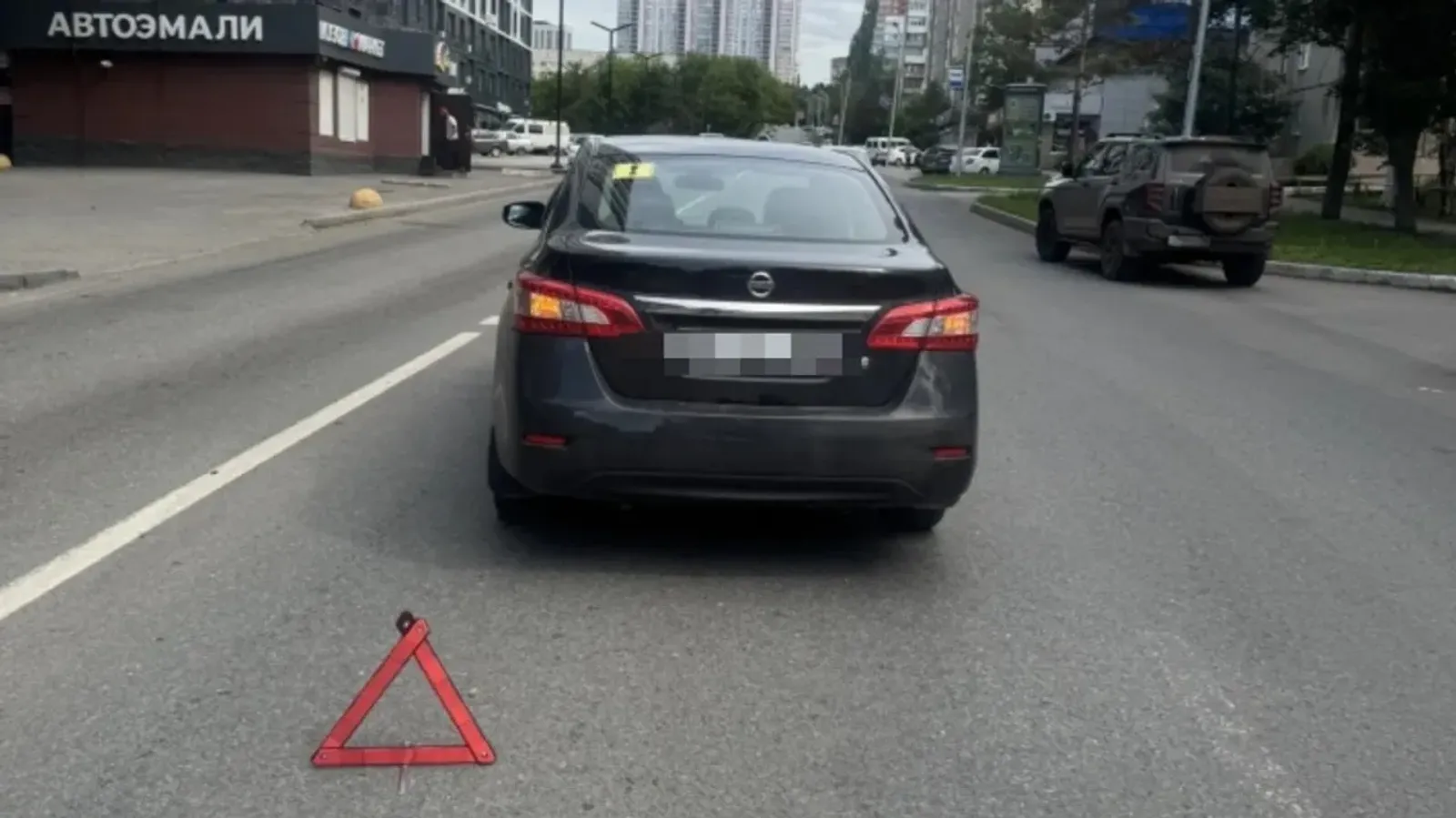 В Уфе маленький электросамокатчик попал под колеса иномарки