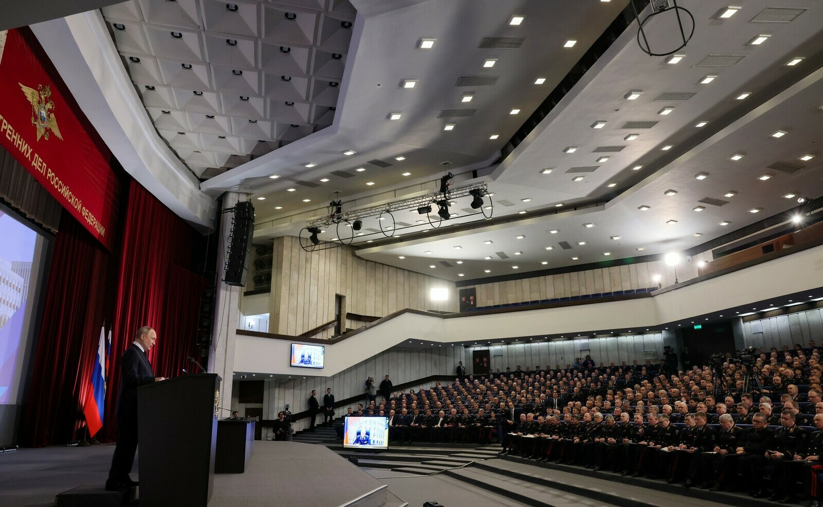 Путин вступил на заседании коллегии МВД