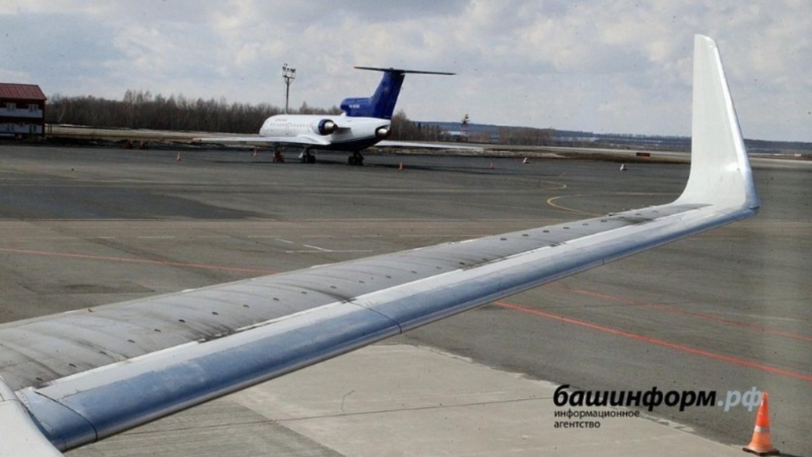 В аэропорту Уфы полиция сняла с самолета находящегося в федеральном розыске жителя Башкирии