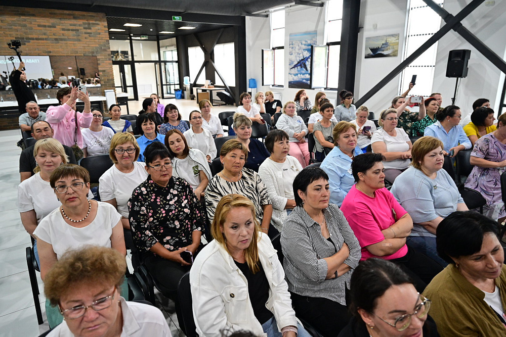 Радий Хабиров встретился с учителями географии школ Башкирии