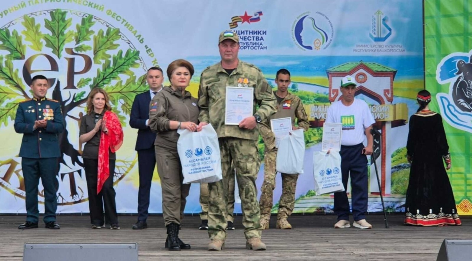 Сила земли и молитва близких. В Мишкино завершился патриотический фестиваль