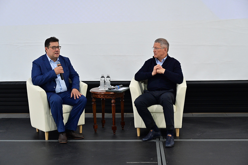 Радий Хабиров встретился с учителями географии школ Башкирии