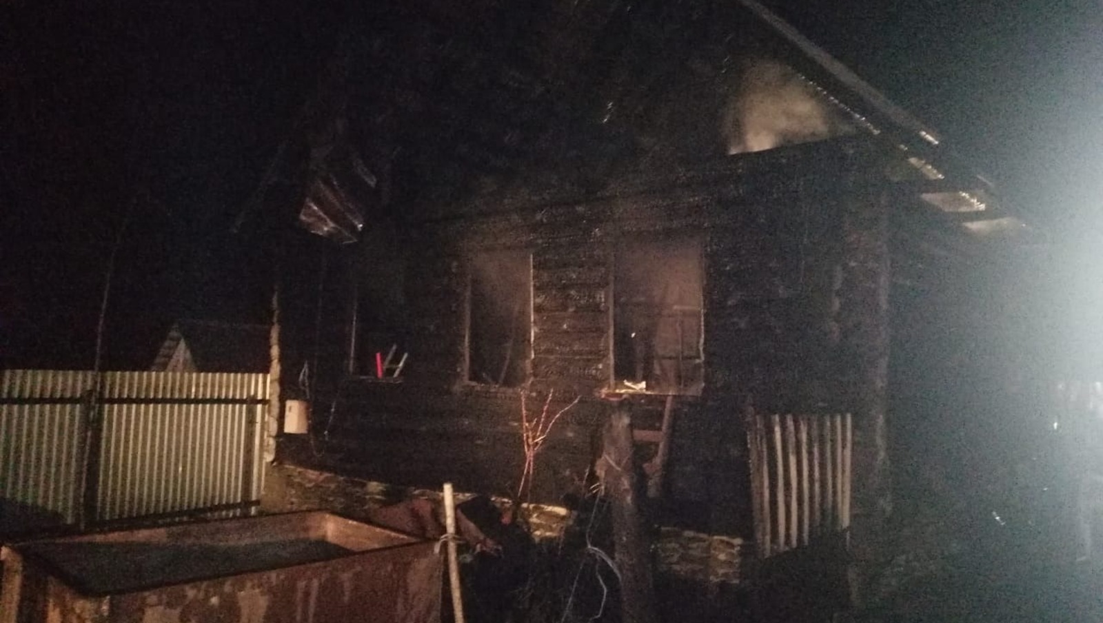 В Башкирии при пожаре в жилом доме пострадали мужчина и женщина