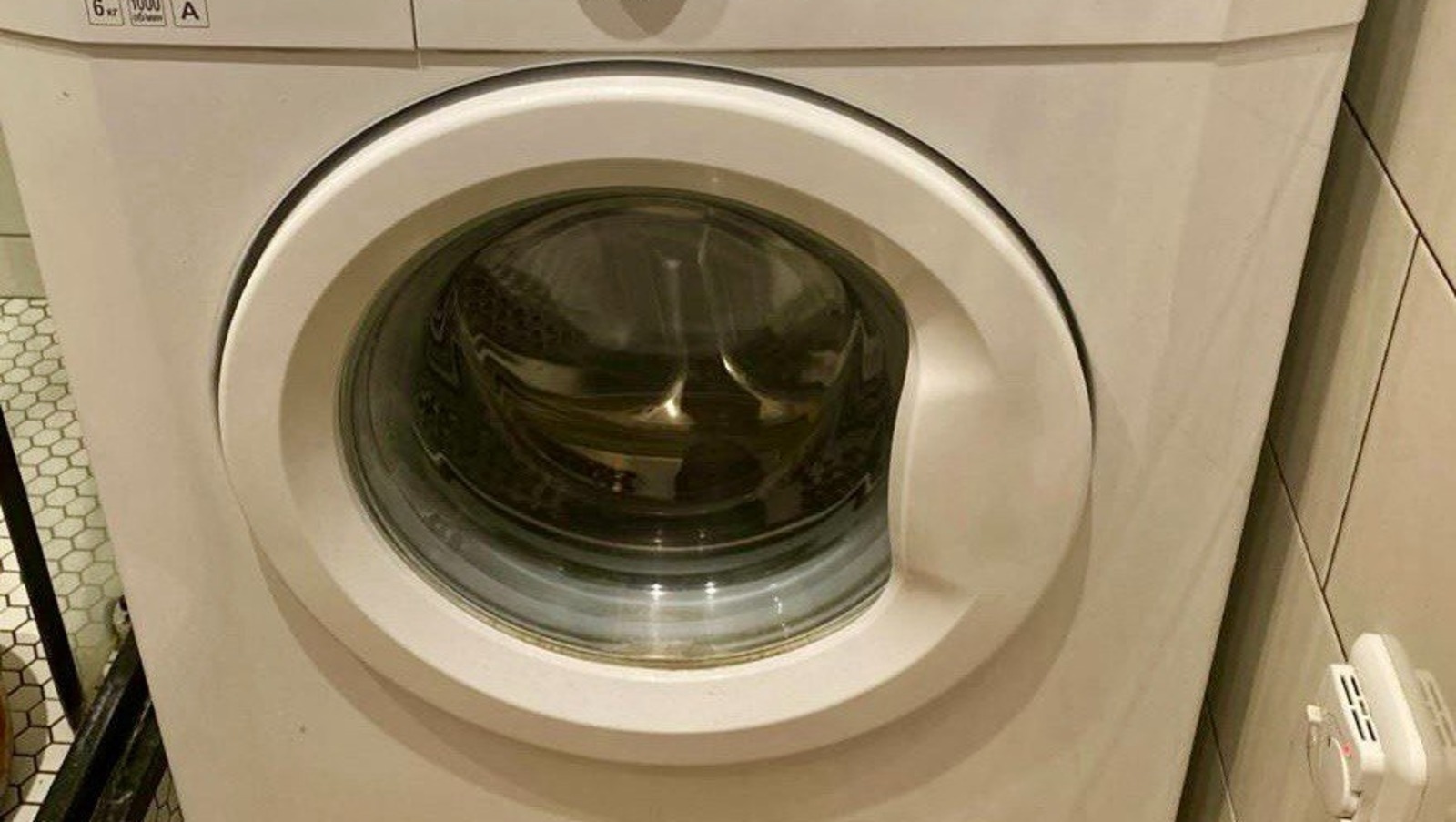 Оставлять или нет дверцу стиральной машины открытой?