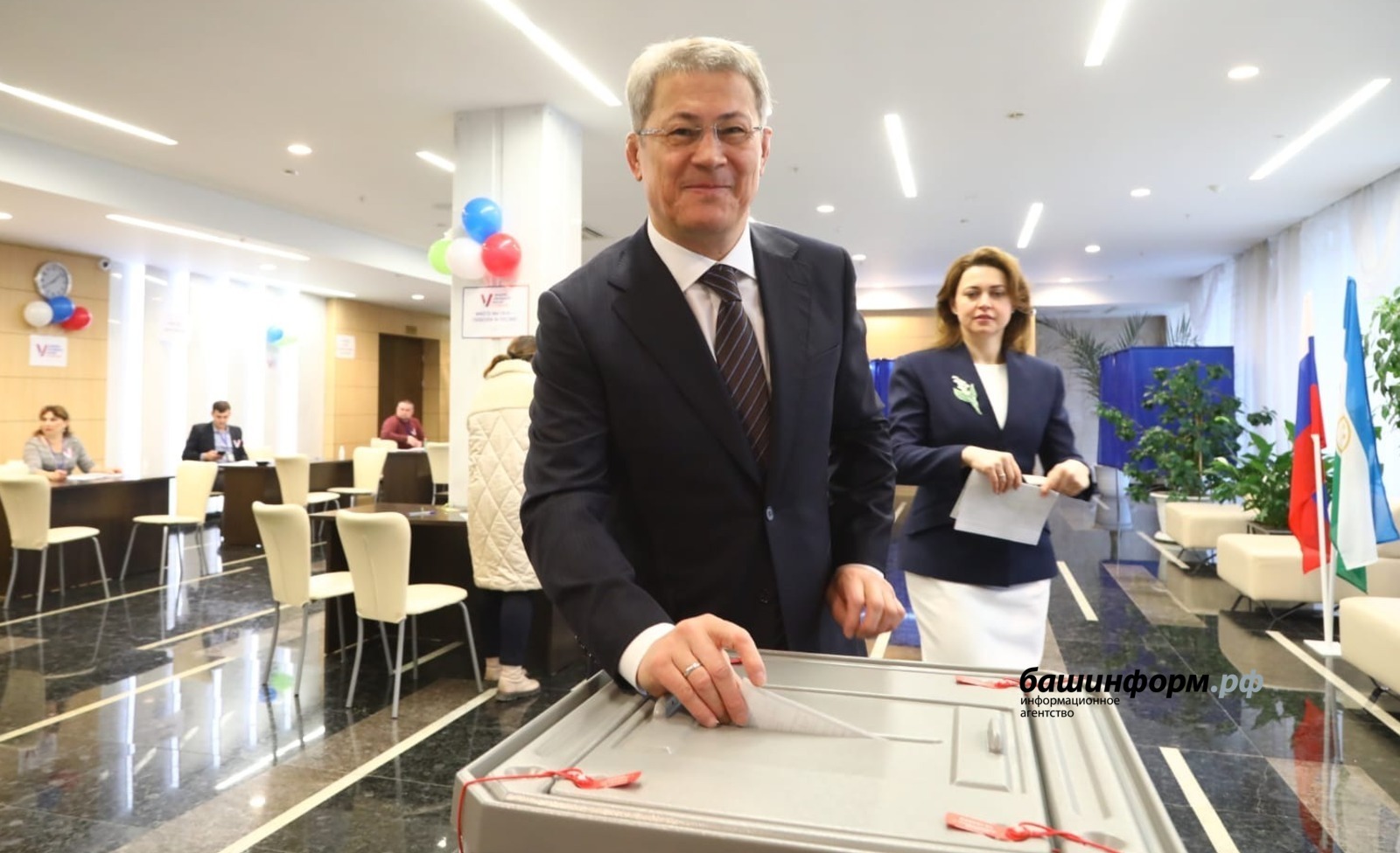 15 марта утром Глава Башкирии Радий Хабиров  с супругой отдали  голоса на выборах президента  РФ.