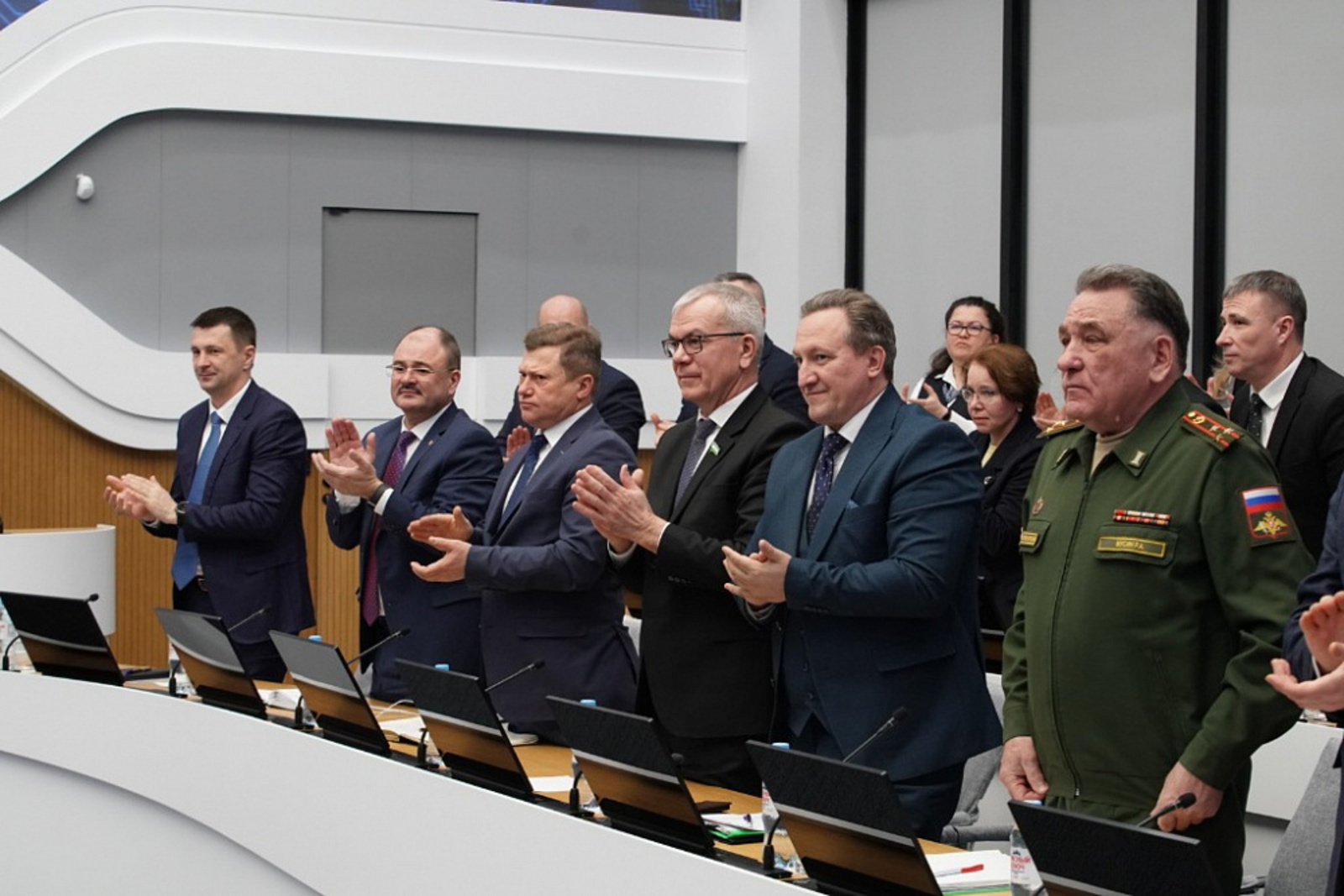 Радий Хабиров вручил военнослужащим из Башкортостана медали генерала Шаймуратова