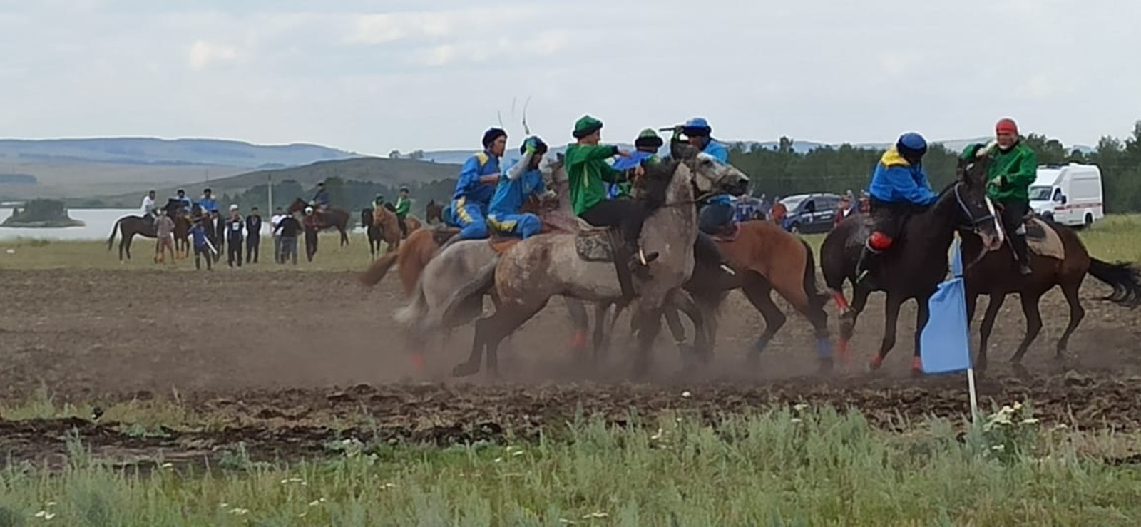 На республиканском фестивале башкирской лошади началась финальная игра «Ылак» и скачки