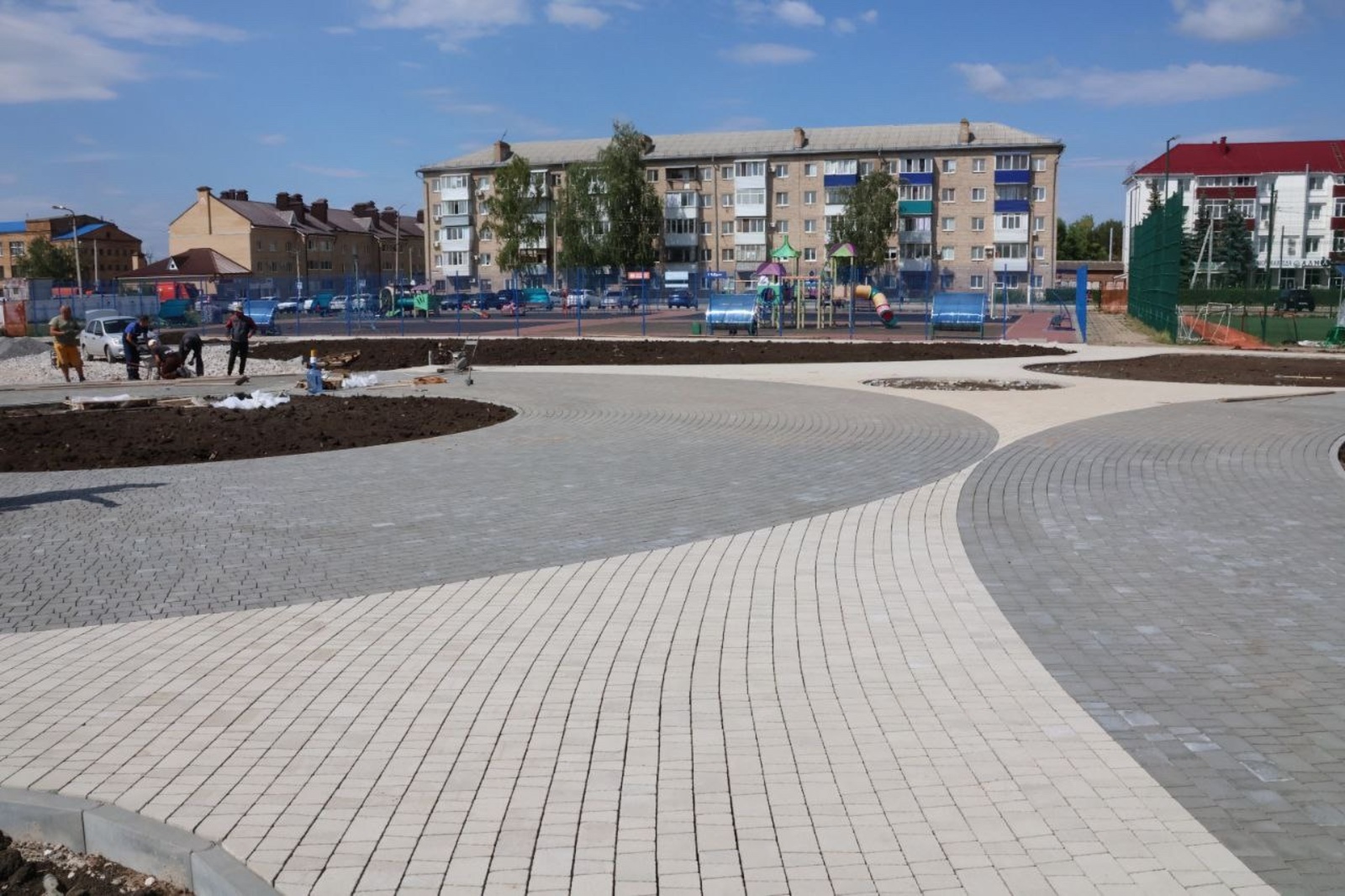 В городе Башкирии благоустраивают сразу три общественные территории