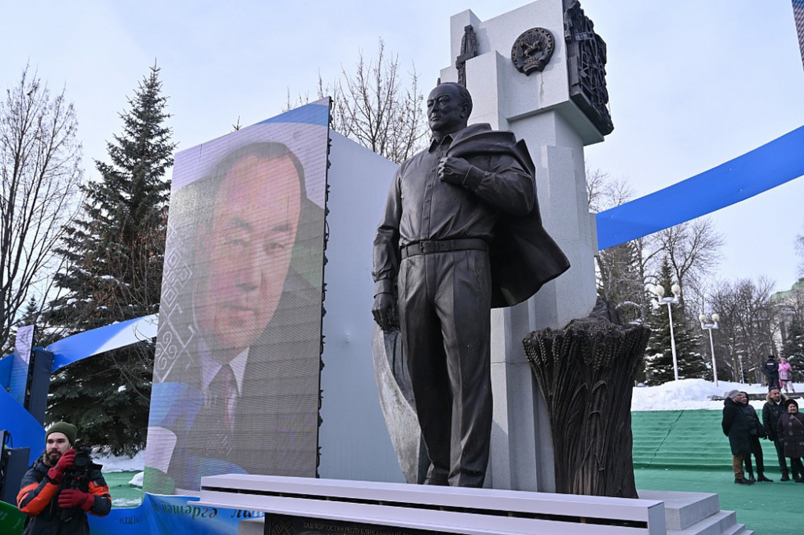 В Уфе открыли памятник первому Президенту Башкортостана Муртазе Губайдулловичу Рахимову