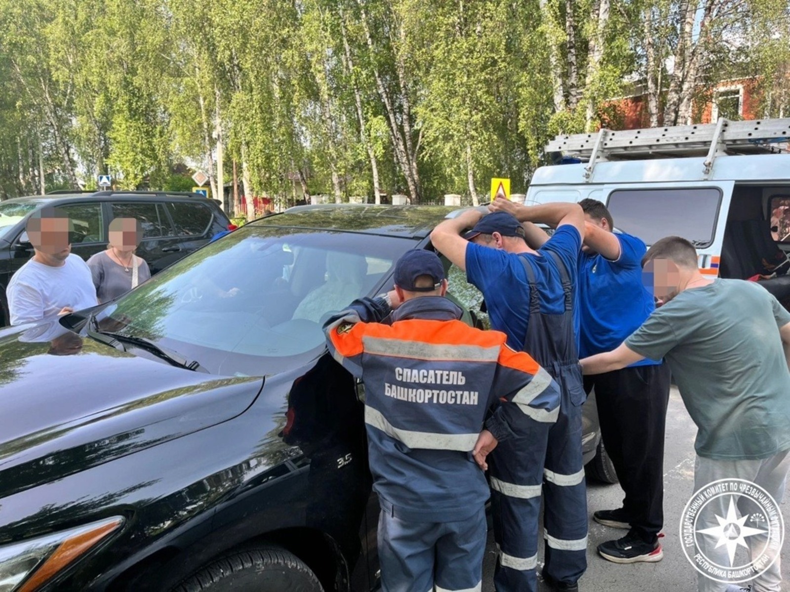 В Башкирии малыш оказался заперт в автомобиле