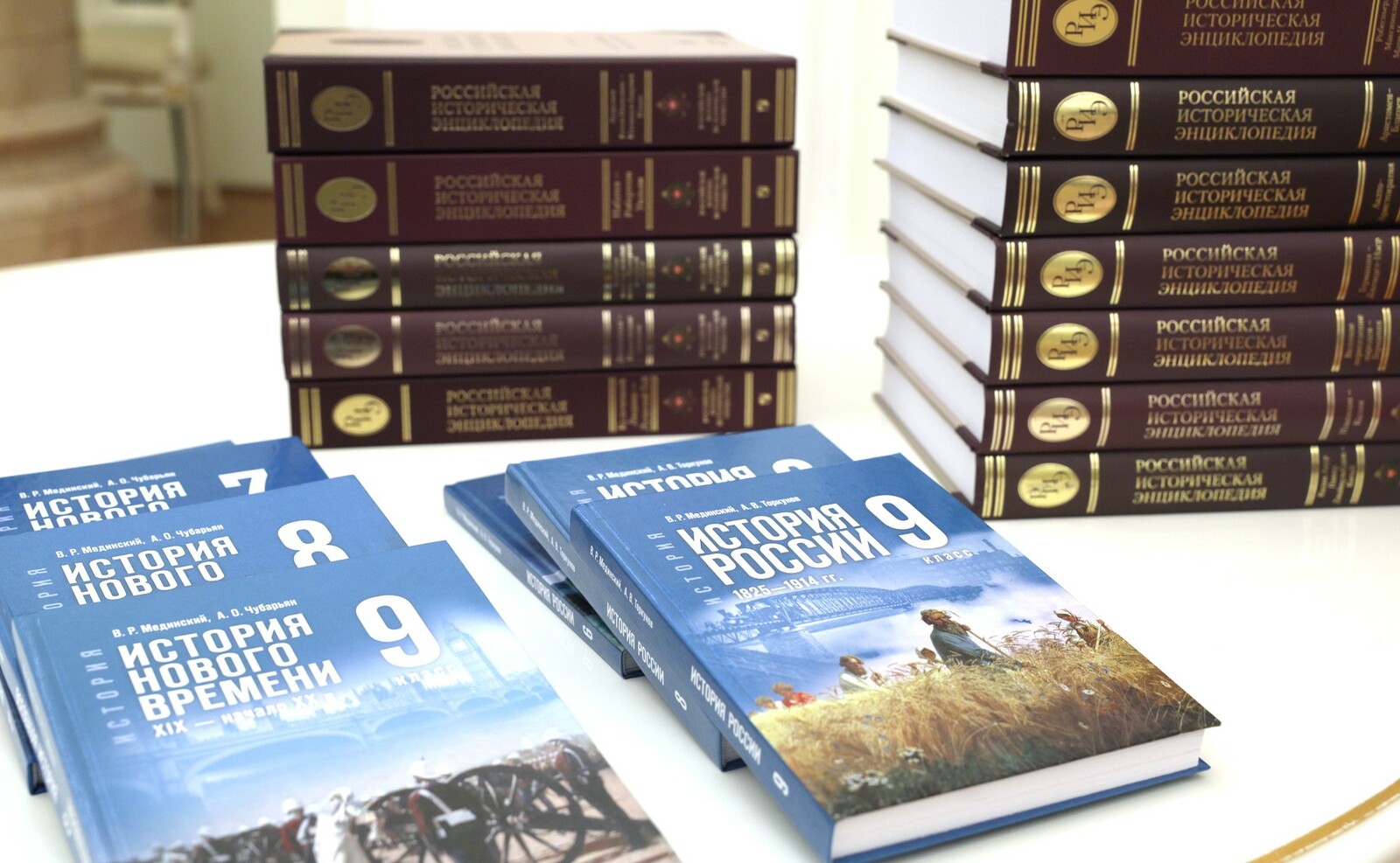 Путин встретился с редакторами учебников истории