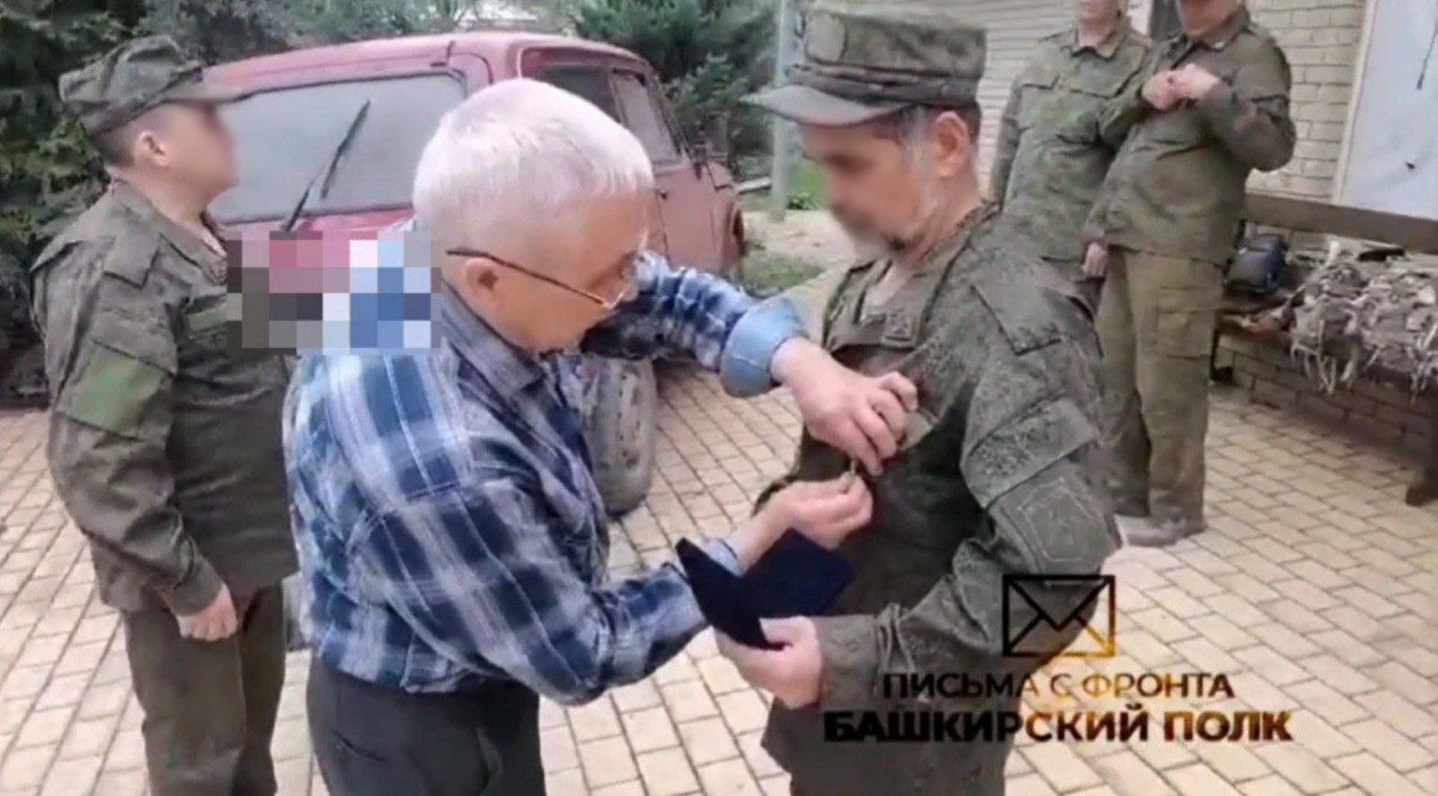 Доблестные бойцы  гаубичного артдивизиона Башкирии награждены  за освобождение Авдеевки
