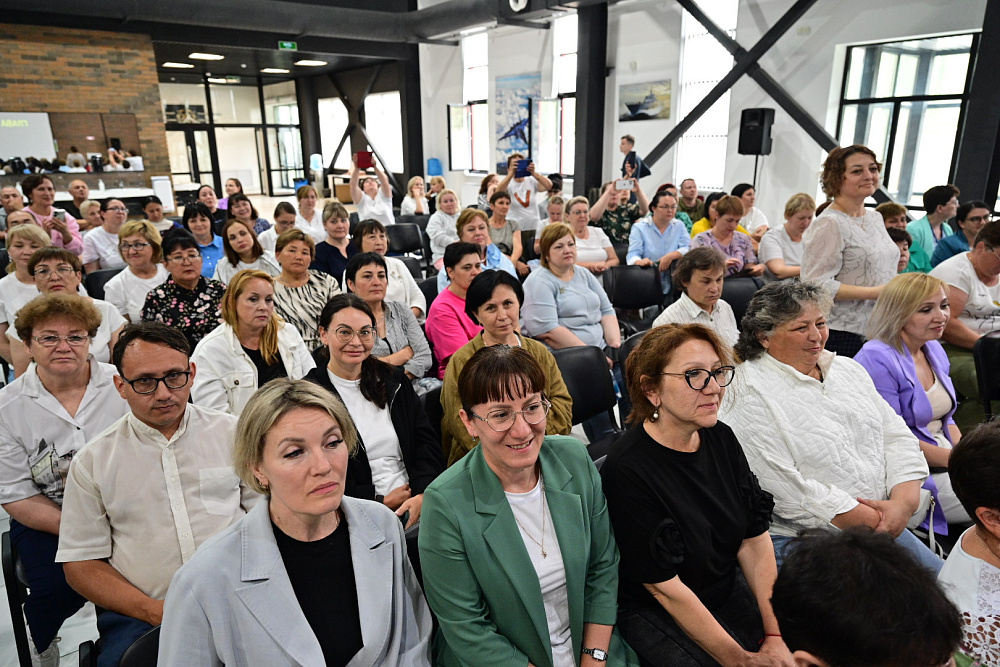 Радий Хабиров встретился с учителями географии школ Башкирии