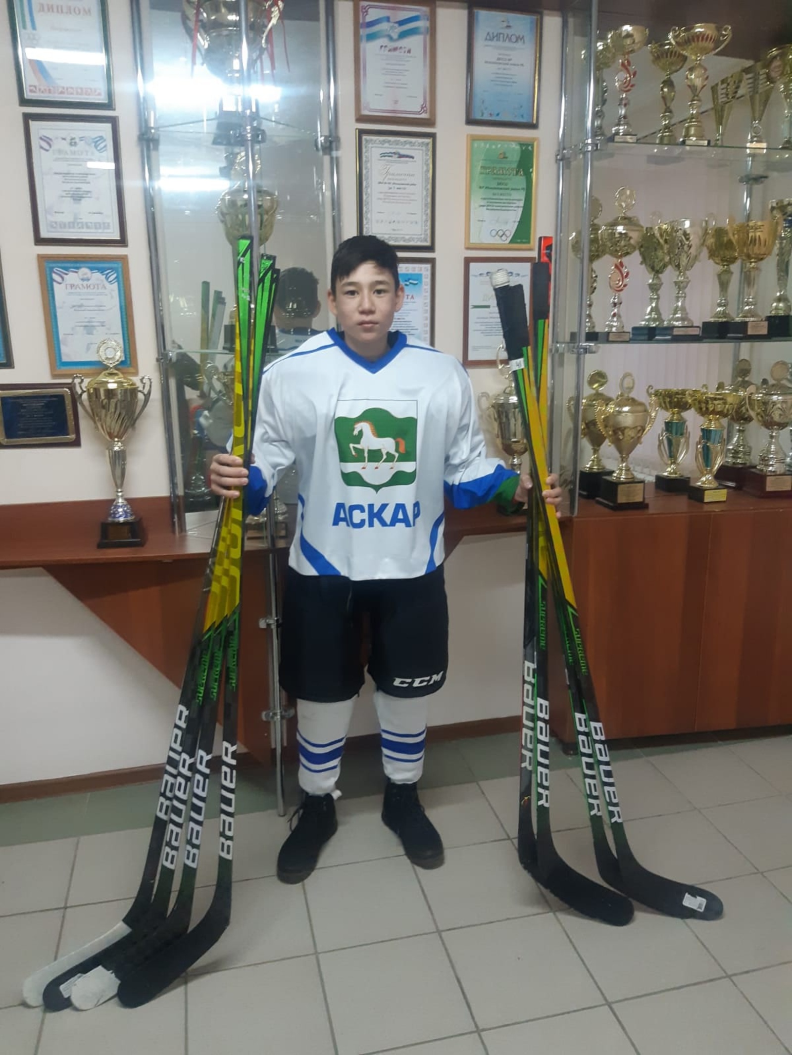 В Башкирии абзелиловские хоккеисты получили подарок от генерального директора ХК "Торос"