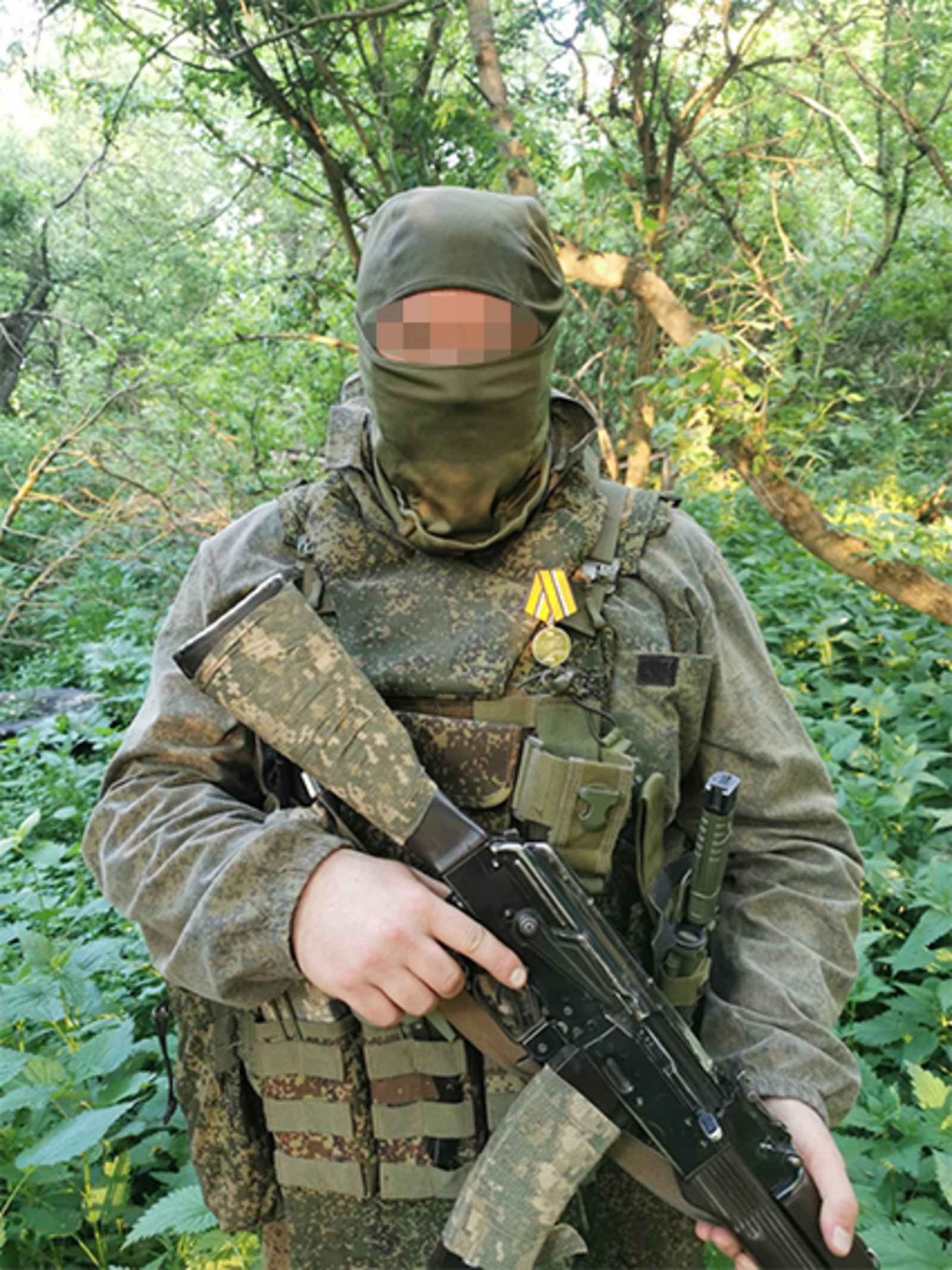 Награжден медалями "За боевое отличие"