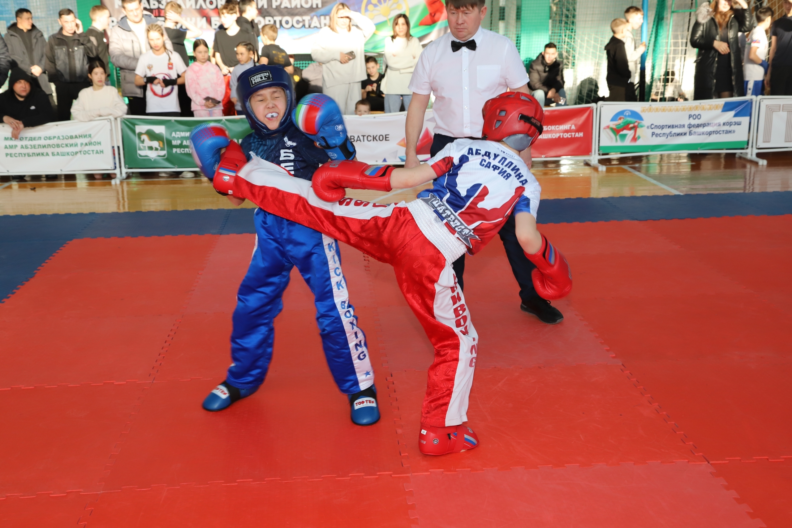 Кикбоксёры боролись за титул чемпиона