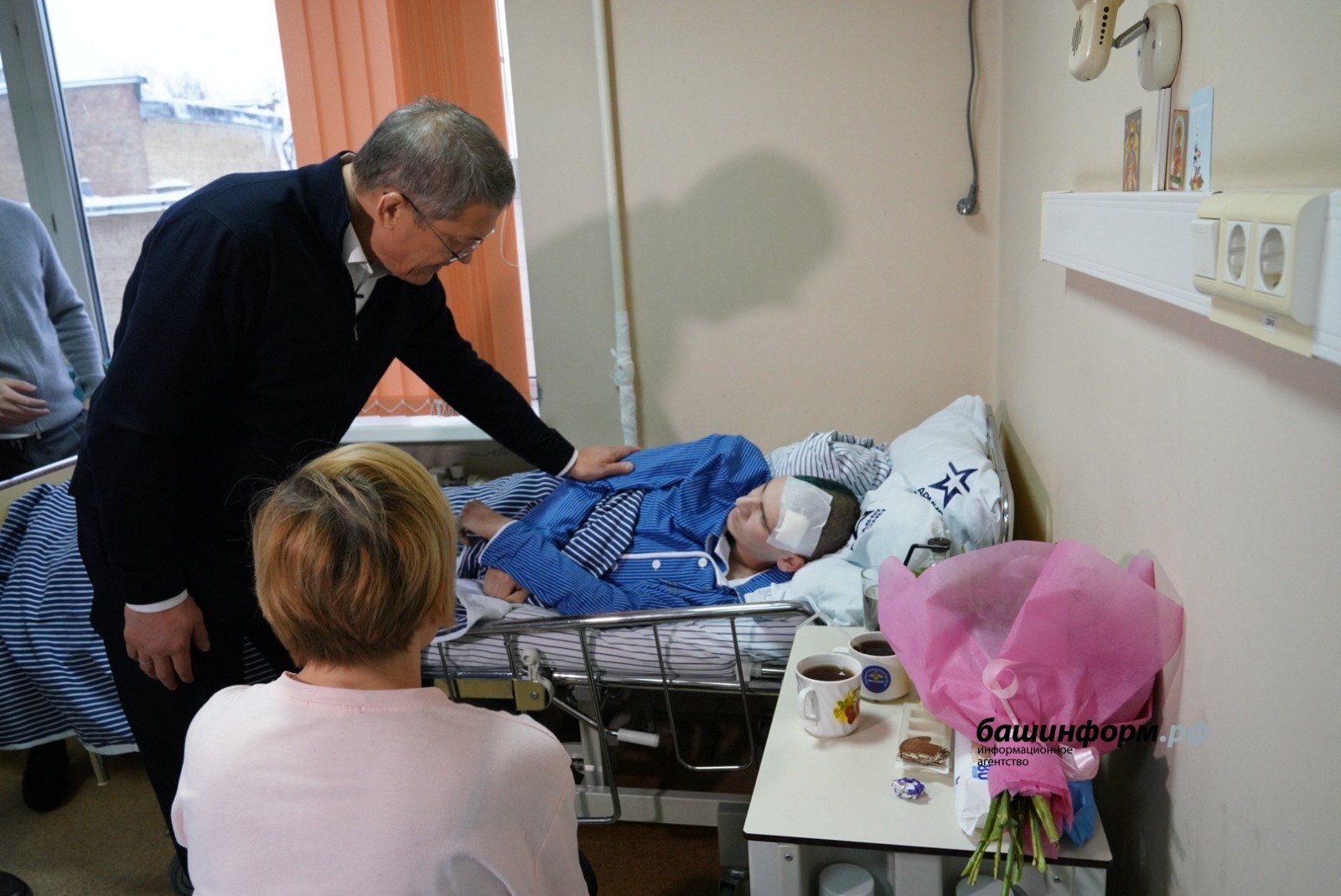 Радий Хабиров посетил раненых бойцов из Башкирии в госпитале Бурденко