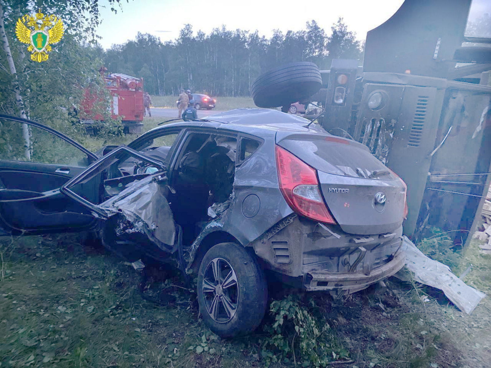 Легковой автомобиль влетел во встречный КамАЗ