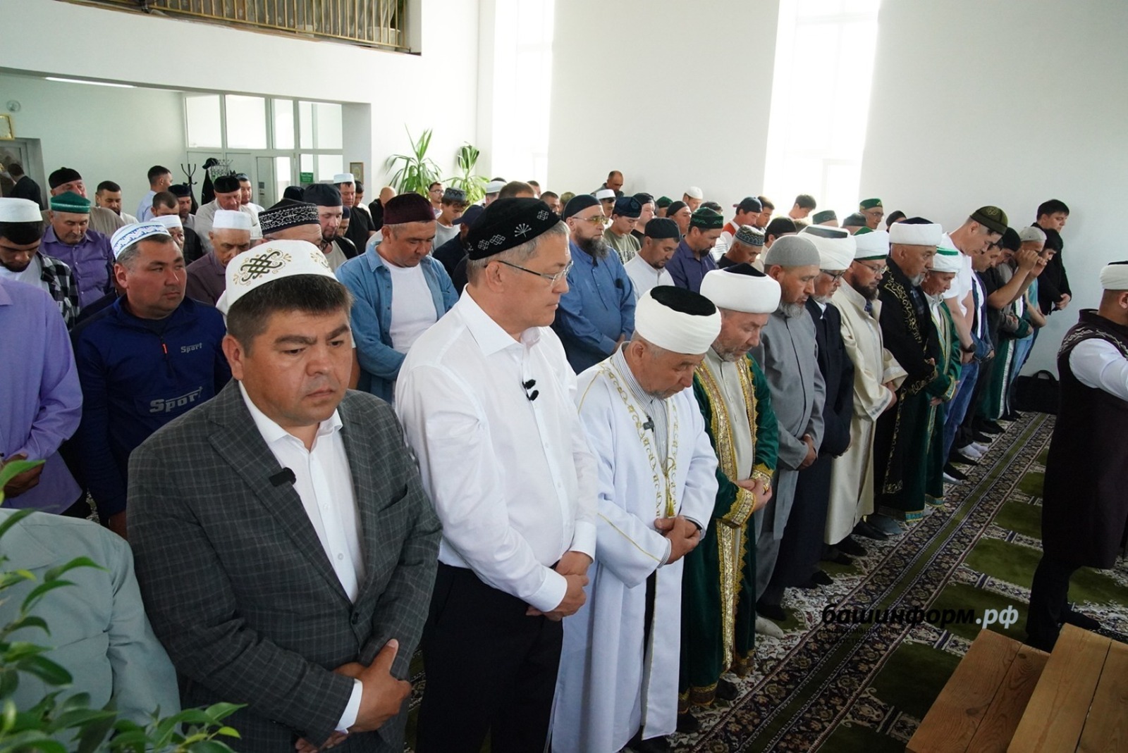 Радий Хабиров  Курбан-байрам встретил в Хайбуллинском районе